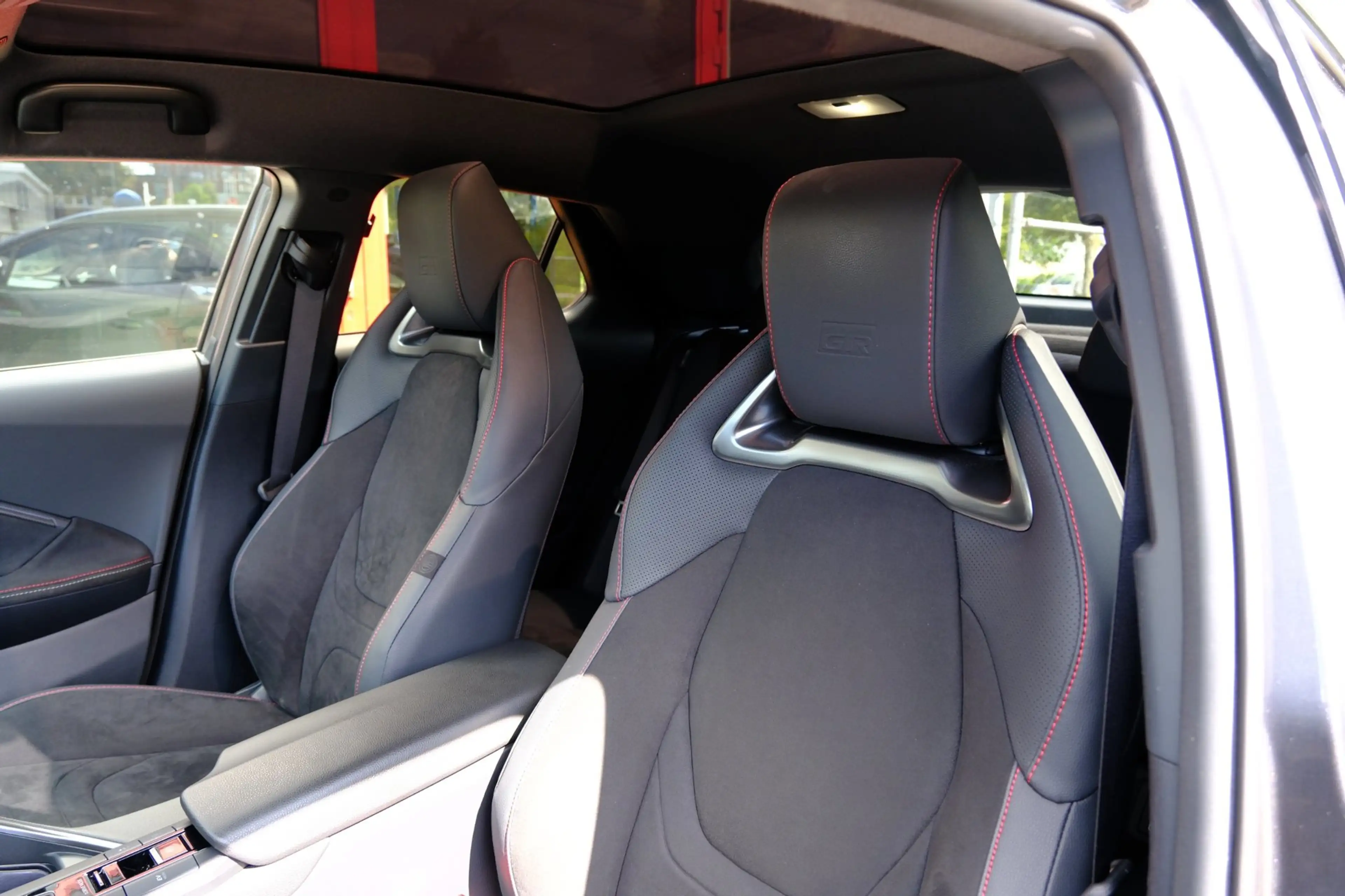 Toyota C-HR 2.0 Hybrid 200 GR SPORT Première Edition Aut. Navi — photo 32