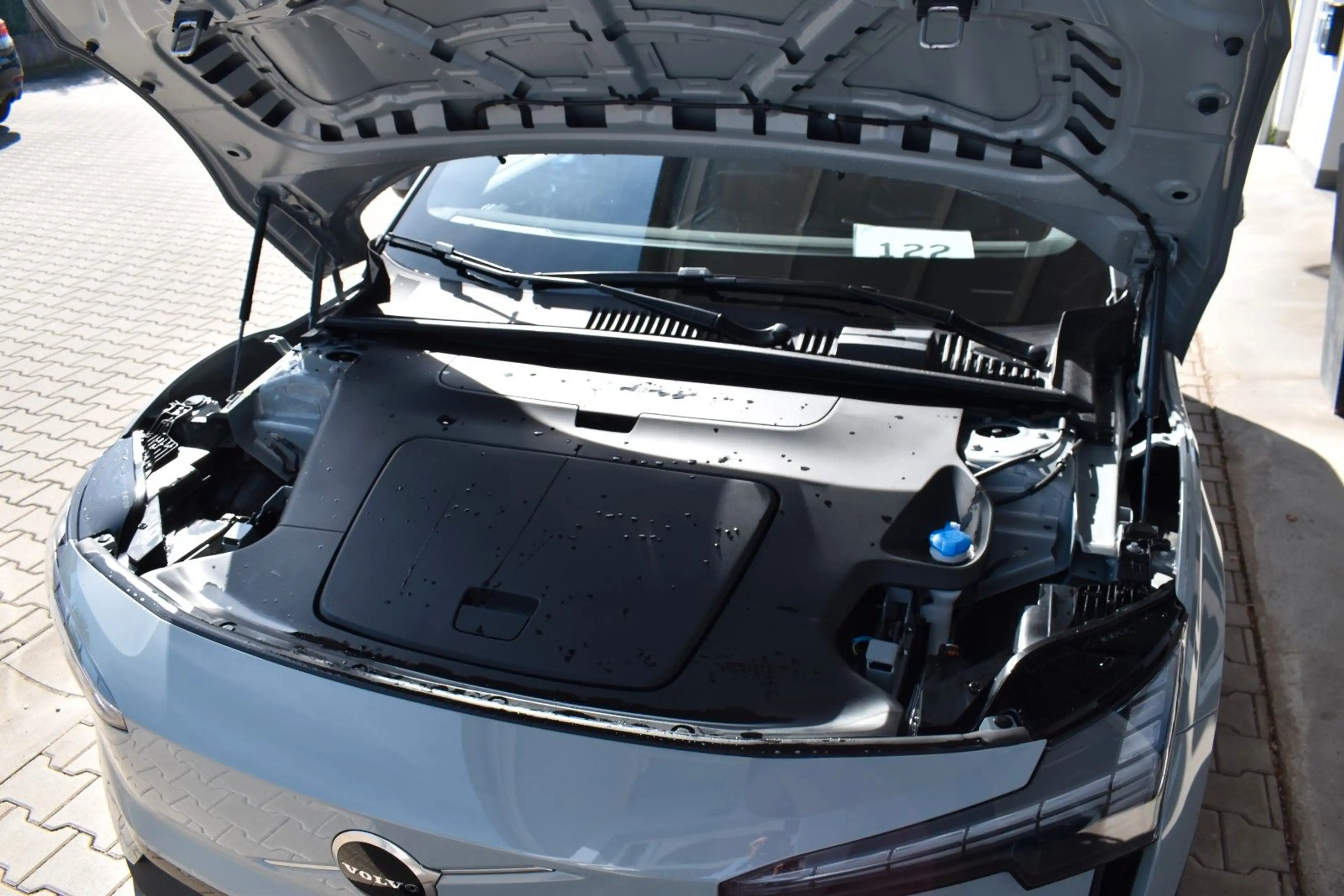 Volvo EX30 Core 2WD Pure Electric Abstandstempomat LED — photo 10