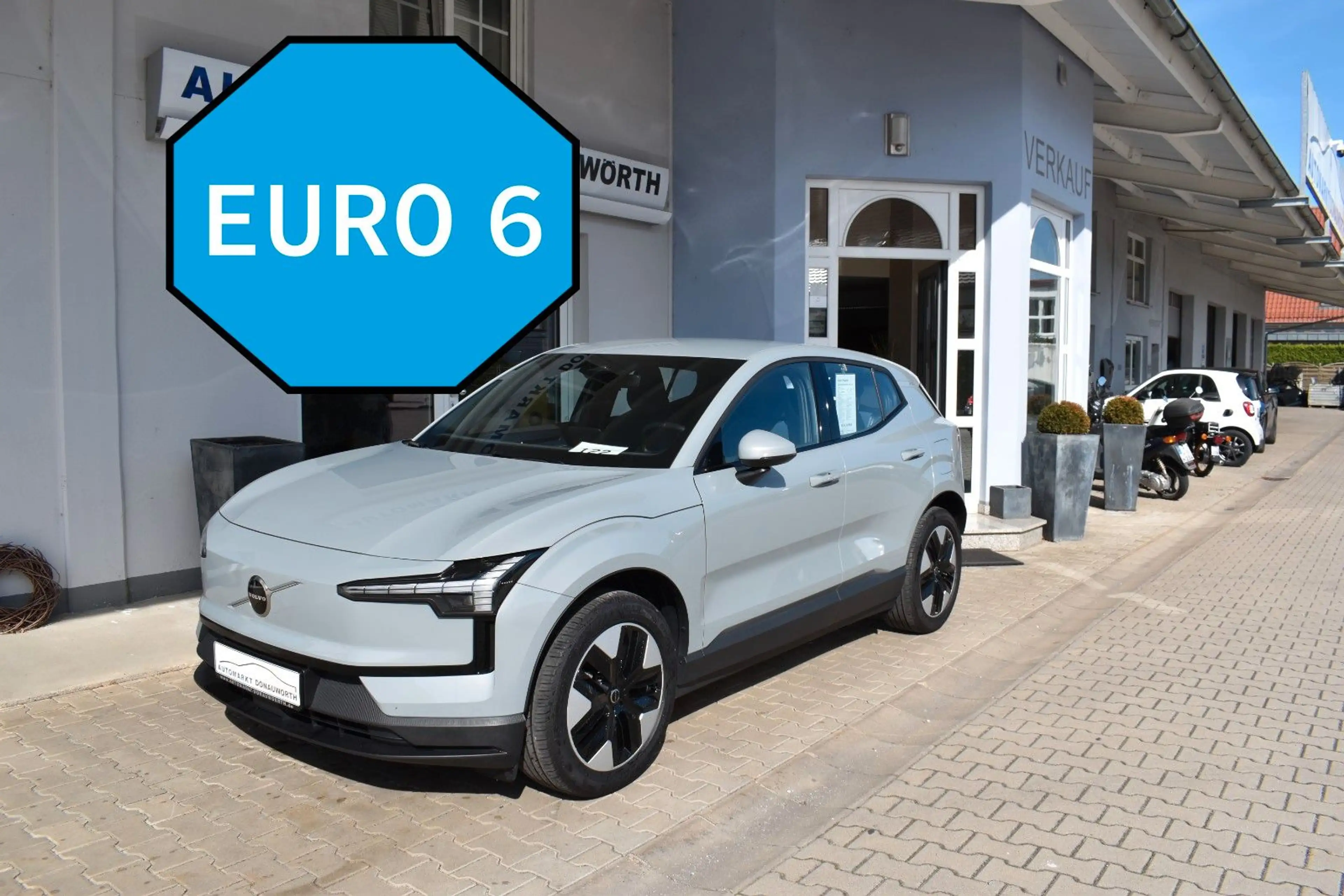 Volvo EX30 Core 2WD Pure Electric Abstandstempomat LED — photo 2
