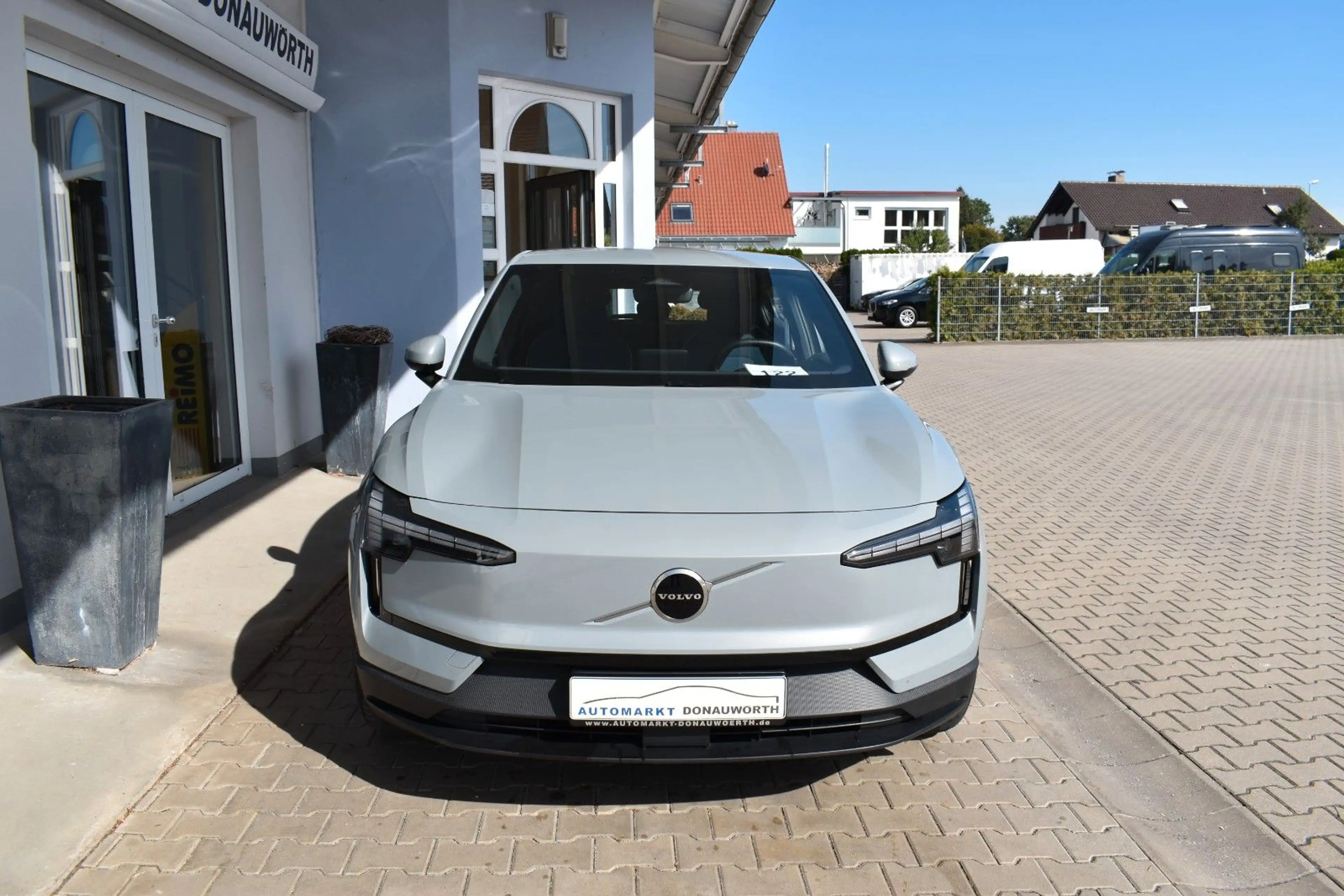 Volvo EX30 Core 2WD Pure Electric Abstandstempomat LED — photo 3
