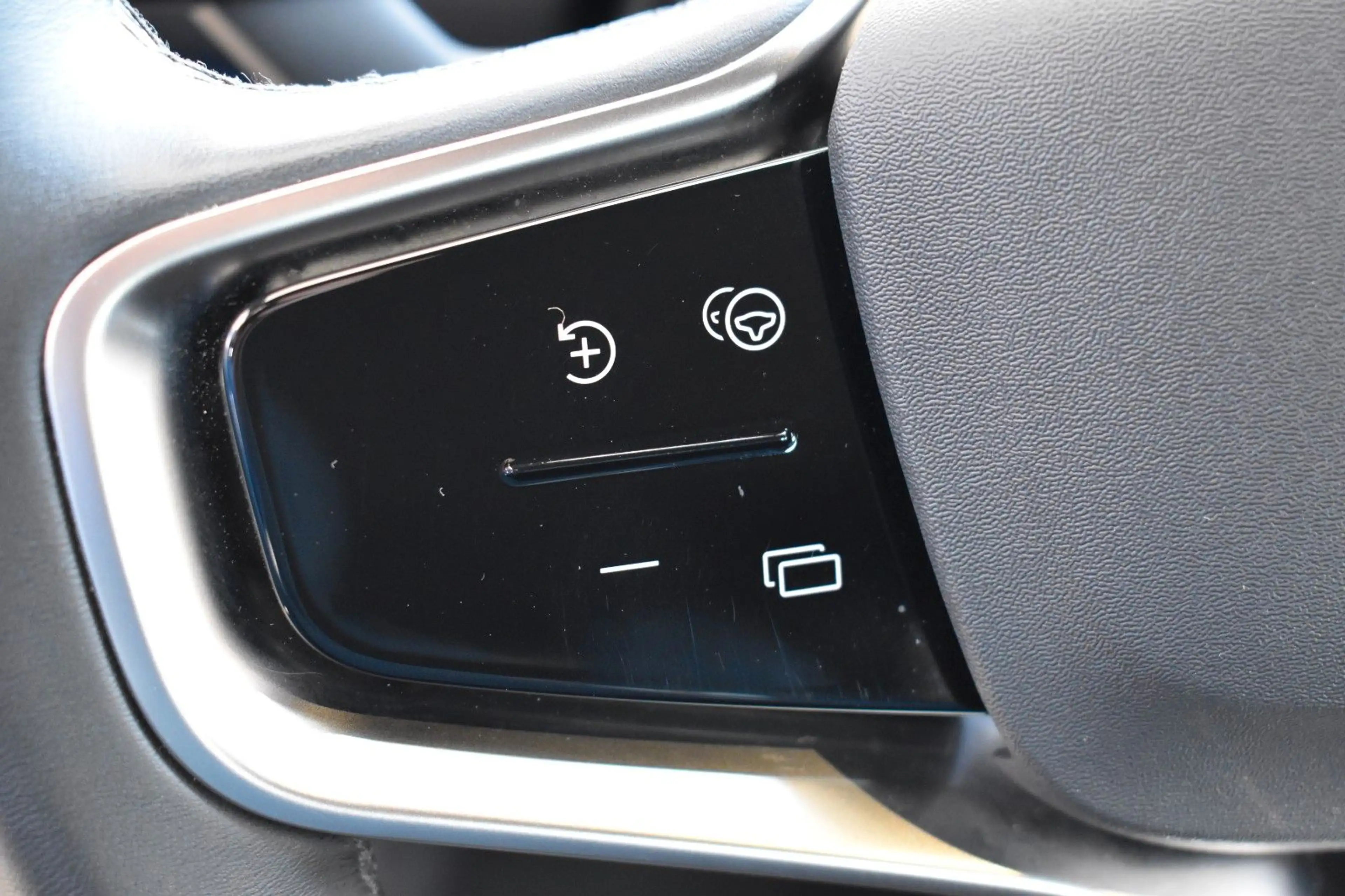 Volvo EX30 Core 2WD Pure Electric Abstandstempomat LED — photo 23