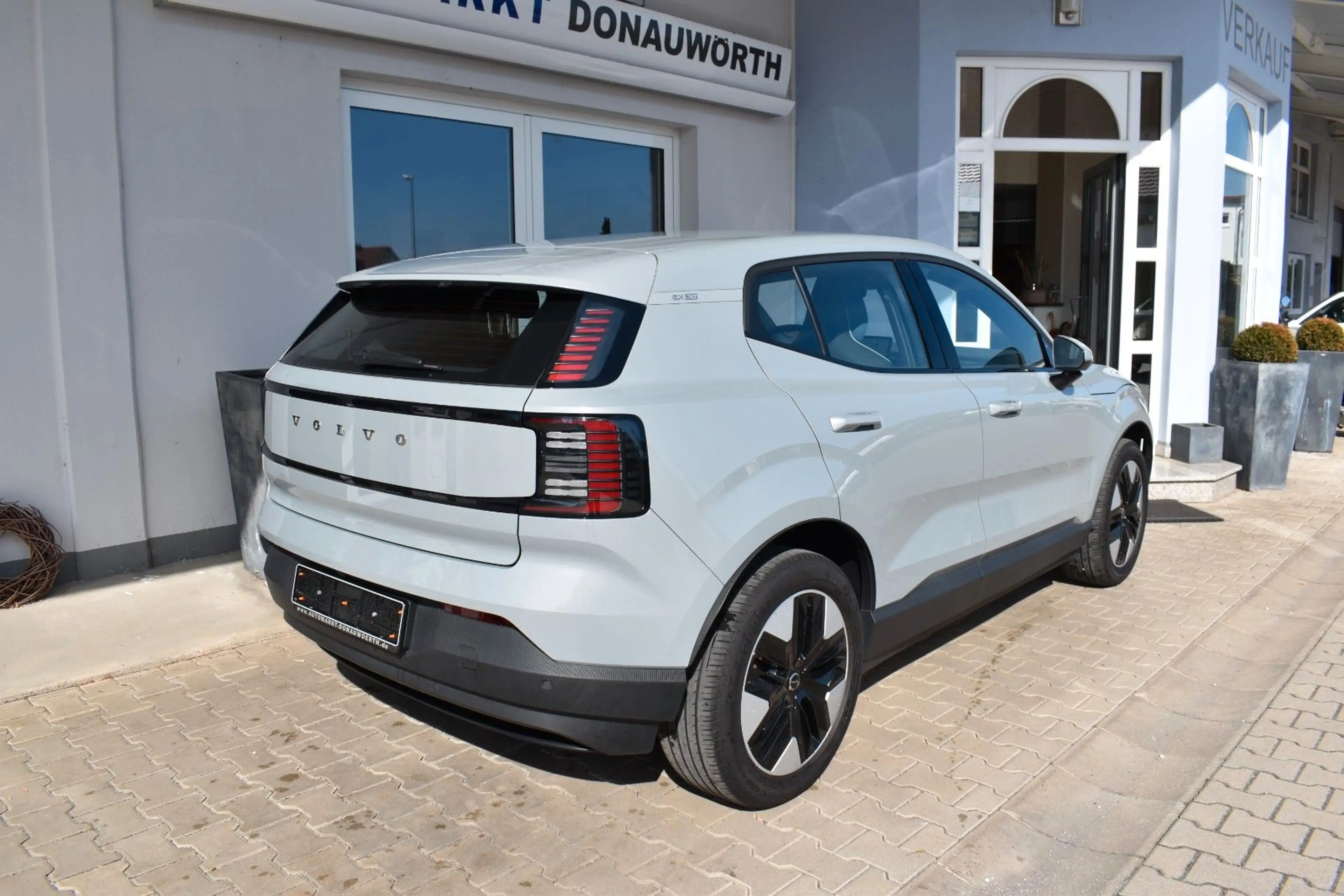Volvo EX30 Core 2WD Pure Electric Abstandstempomat LED — photo 6