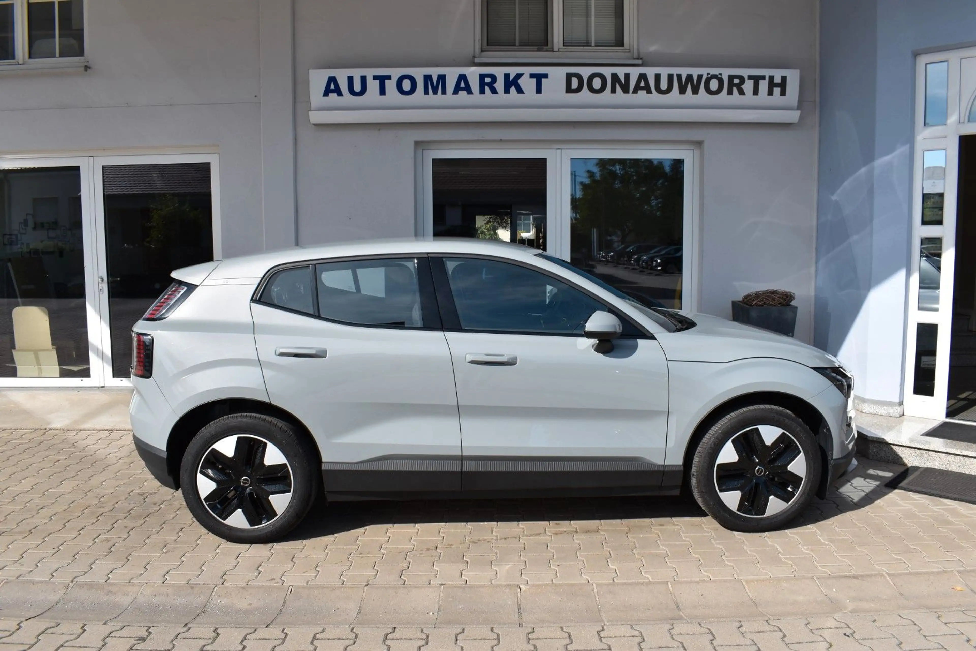 Volvo EX30 Core 2WD Pure Electric Abstandstempomat LED — photo 8