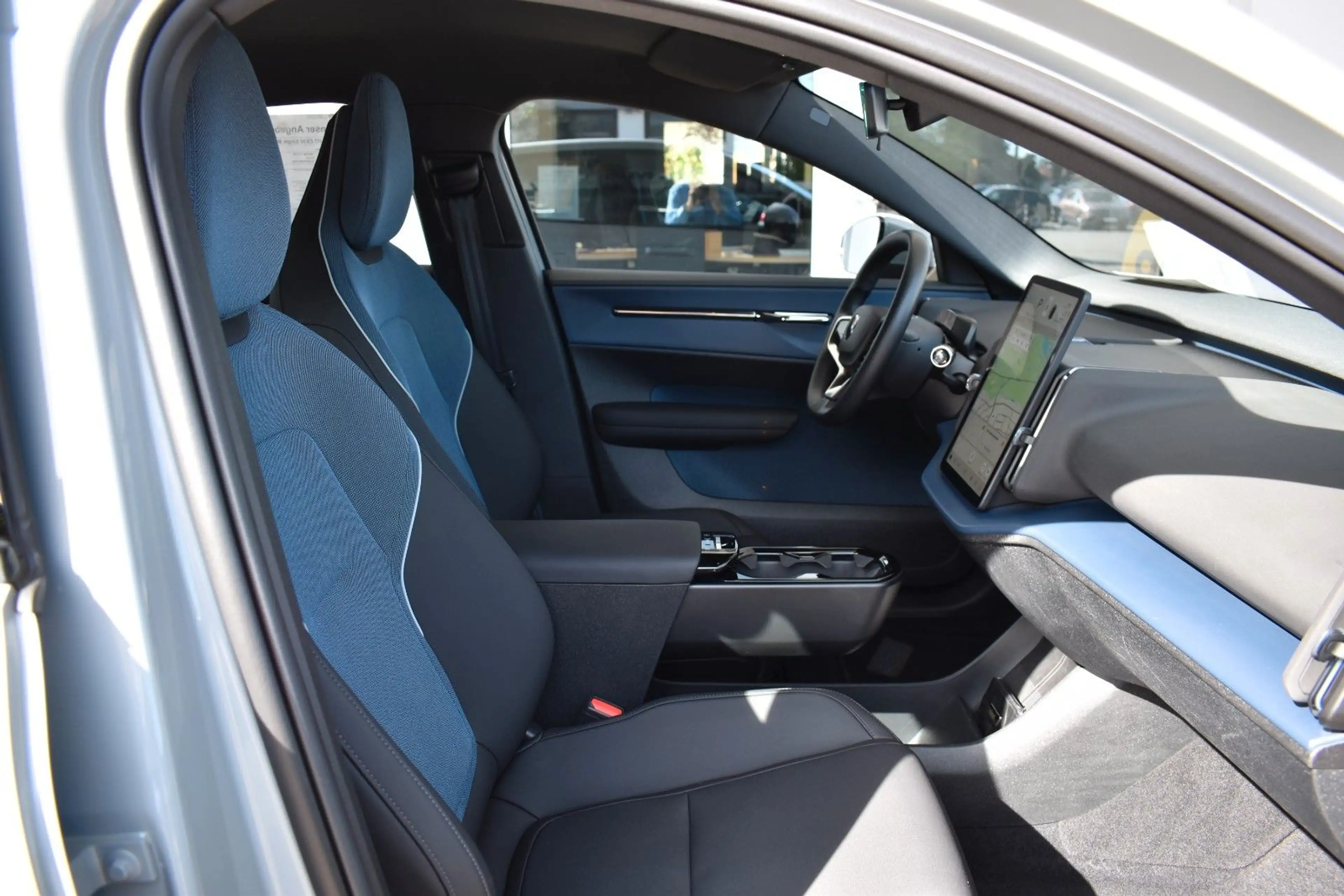 Volvo EX30 Core 2WD Pure Electric Abstandstempomat LED — photo 12