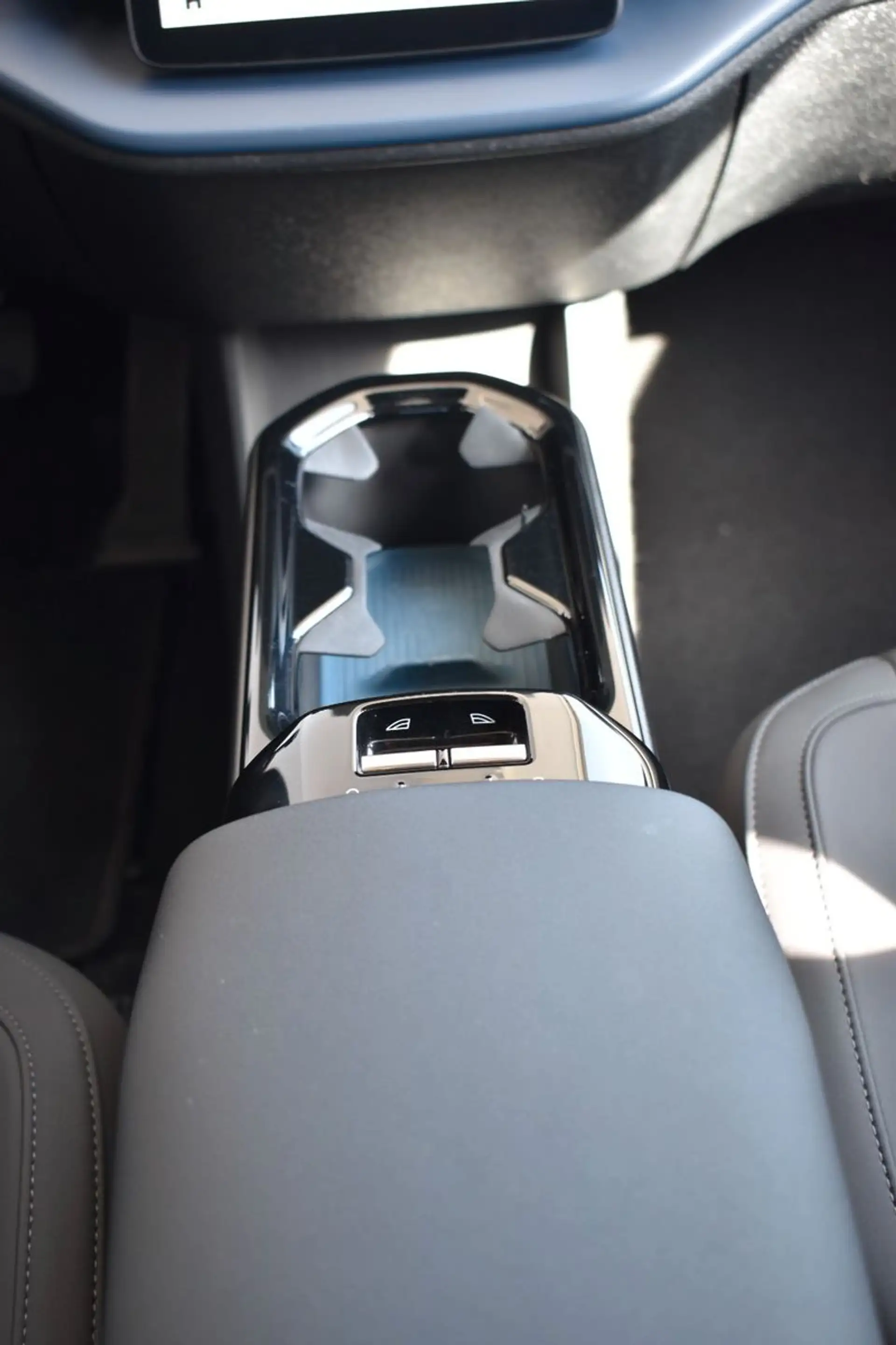Volvo EX30 Core 2WD Pure Electric Abstandstempomat LED — photo 15
