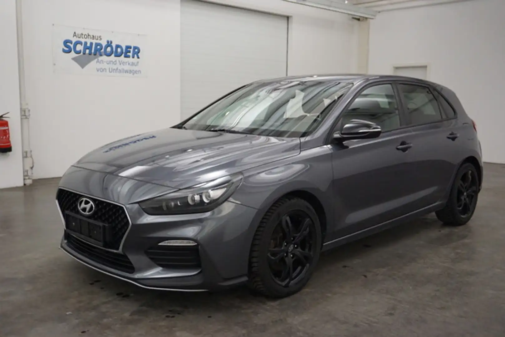Hyundai i30 1.4 N-Line *Navi*Kamera*LED*SHZ* Grijs - 1