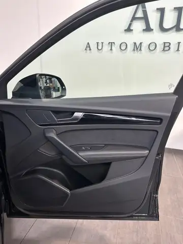 Audi Q5 view 10
