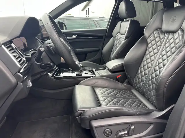 Audi Q5 view 12