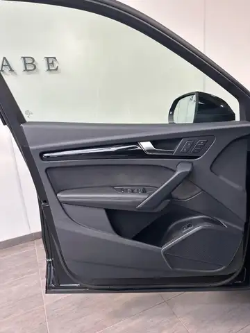 Audi Q5 view 9
