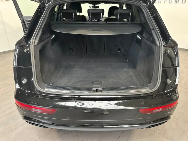 Audi Q5 view 6