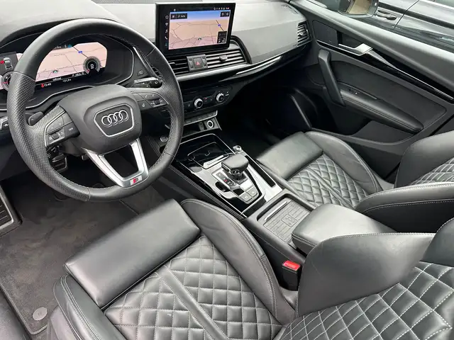 Audi Q5 view 11
