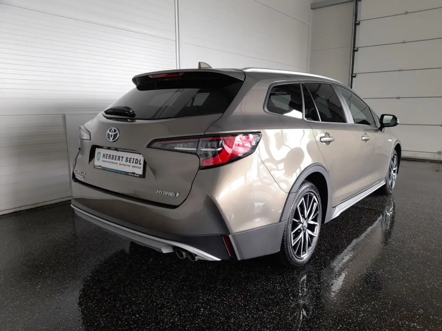 Toyota Corolla Kombi TREK 2,0 Hybrid Aut. *VOLL-LED / NAVI / VIRTUELL / ACC / E-KLAPPE / SHZG* Braun - 2