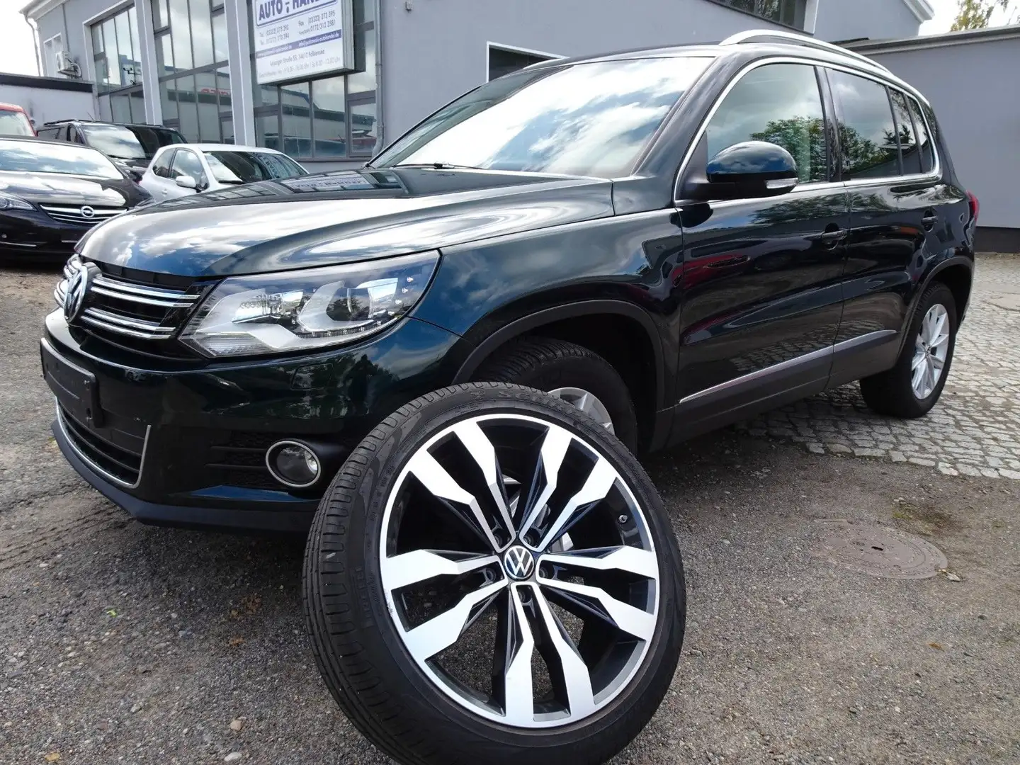 Volkswagen Tiguan Sport & Style 4Motion, 155kW-DSG-NAV-LEDE Grün - 1