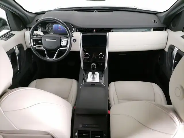 Land Rover Discovery Sport view 4