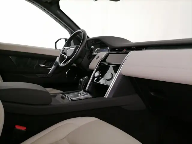 Land Rover Discovery Sport view 10