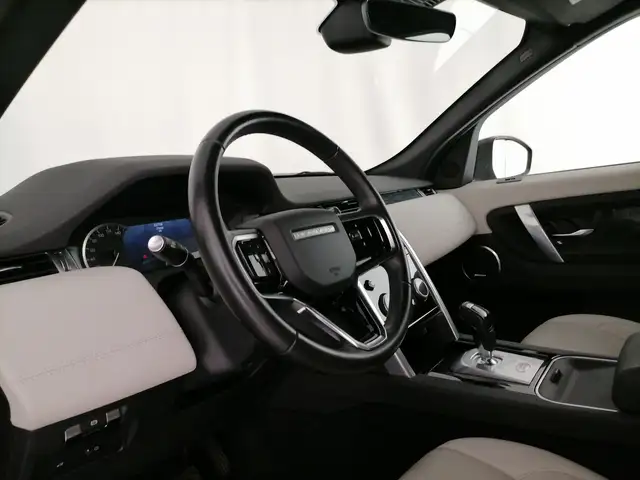 Land Rover Discovery Sport view 13