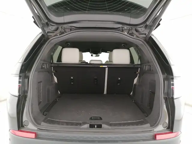Land Rover Discovery Sport view 11