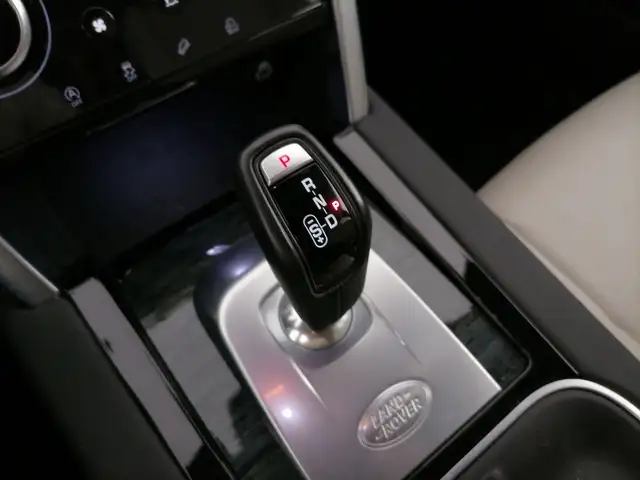 Land Rover Discovery Sport view 15