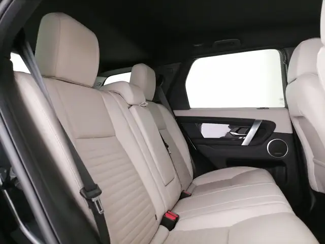 Land Rover Discovery Sport view 5