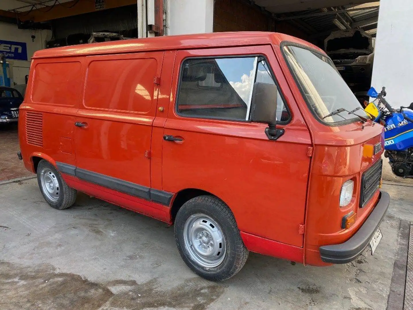 Fiat 900 Furgone Piros - 1