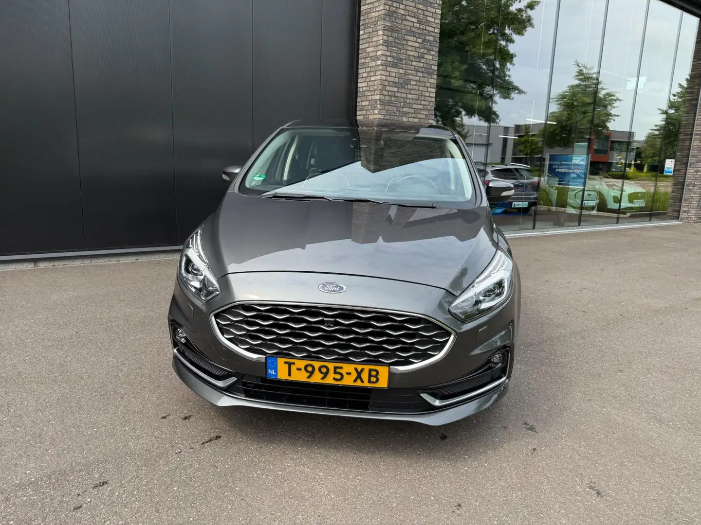 Ford S-Max 2.5 190pk FHEV 7P Vignale Navi Sony, Massage, Pano Gris - 2