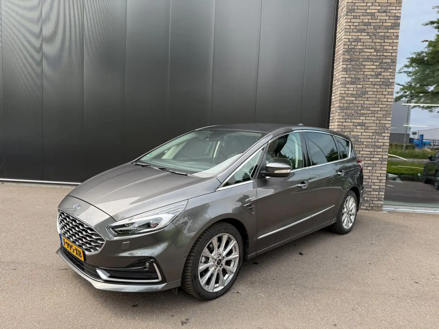 Ford S-Max 2.5 190pk FHEV 7P Vignale Navi Sony, Massage, Pano Gris - 1