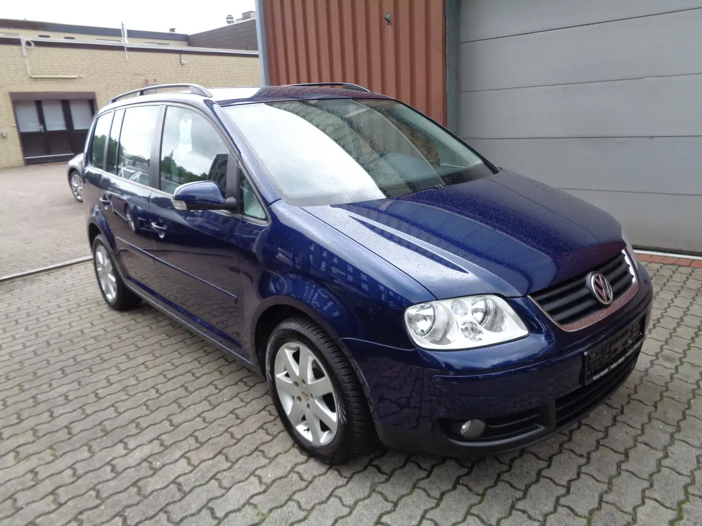 Volkswagen Touran 1.6 Trendline, PDC, Ganzjahresreifen, Alu Blau - 1