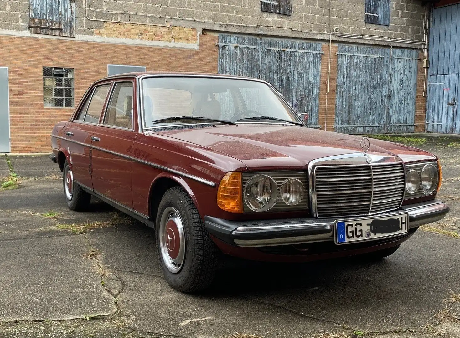 Mercedes-Benz 200 Rot - 1