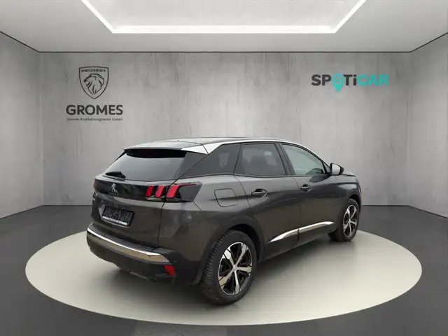 Peugeot 3008 view 3
