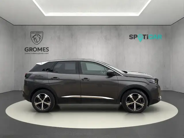 Peugeot 3008 view 2