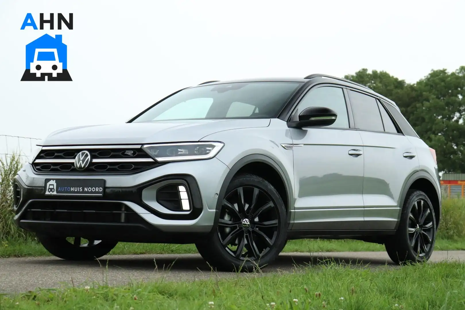 Volkswagen T-Roc 1.5 TSI / 2x R-Line / Black Style / 150PK / DSG / Grijs - 1