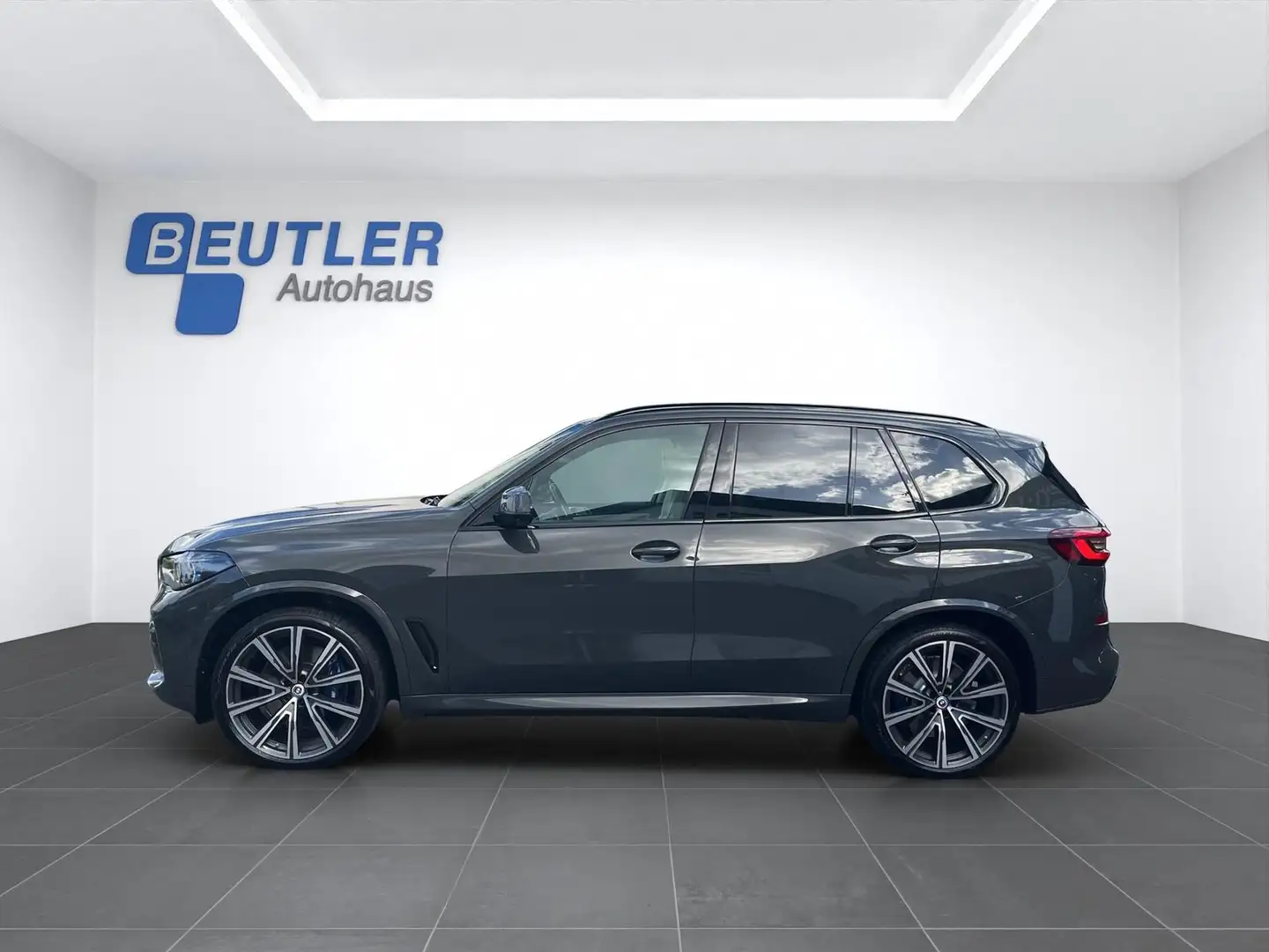 BMW X5 M50i xDrive 22" ehem. NP 143.860,-- EUR Gris - 2