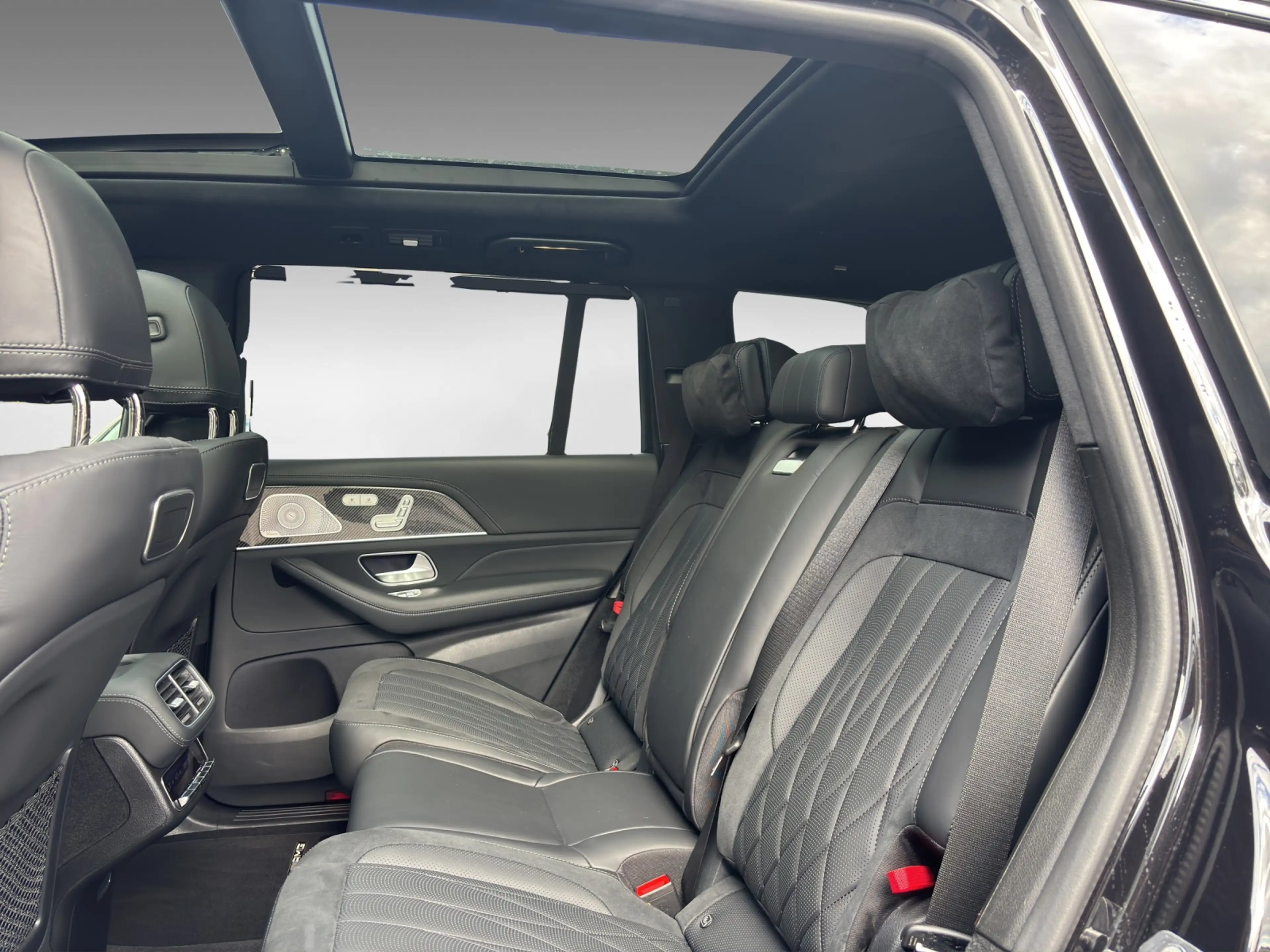 Mercedes-Benz GLS 63 AMG 4M+ Carbon Driver´s Pano Exklusiv 23´ — photo 13