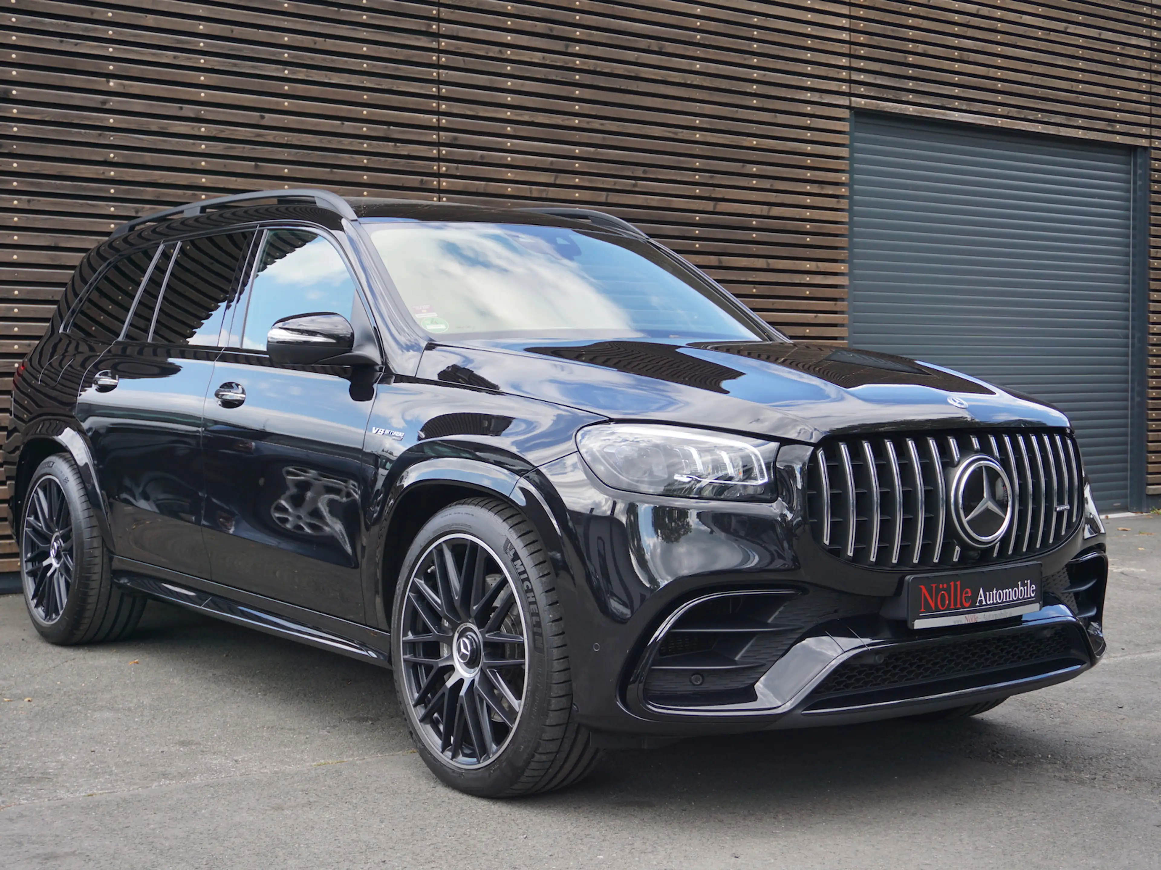 Mercedes-Benz GLS 63 AMG 4M+ Carbon Driver´s Pano Exklusiv 23´ — photo 3