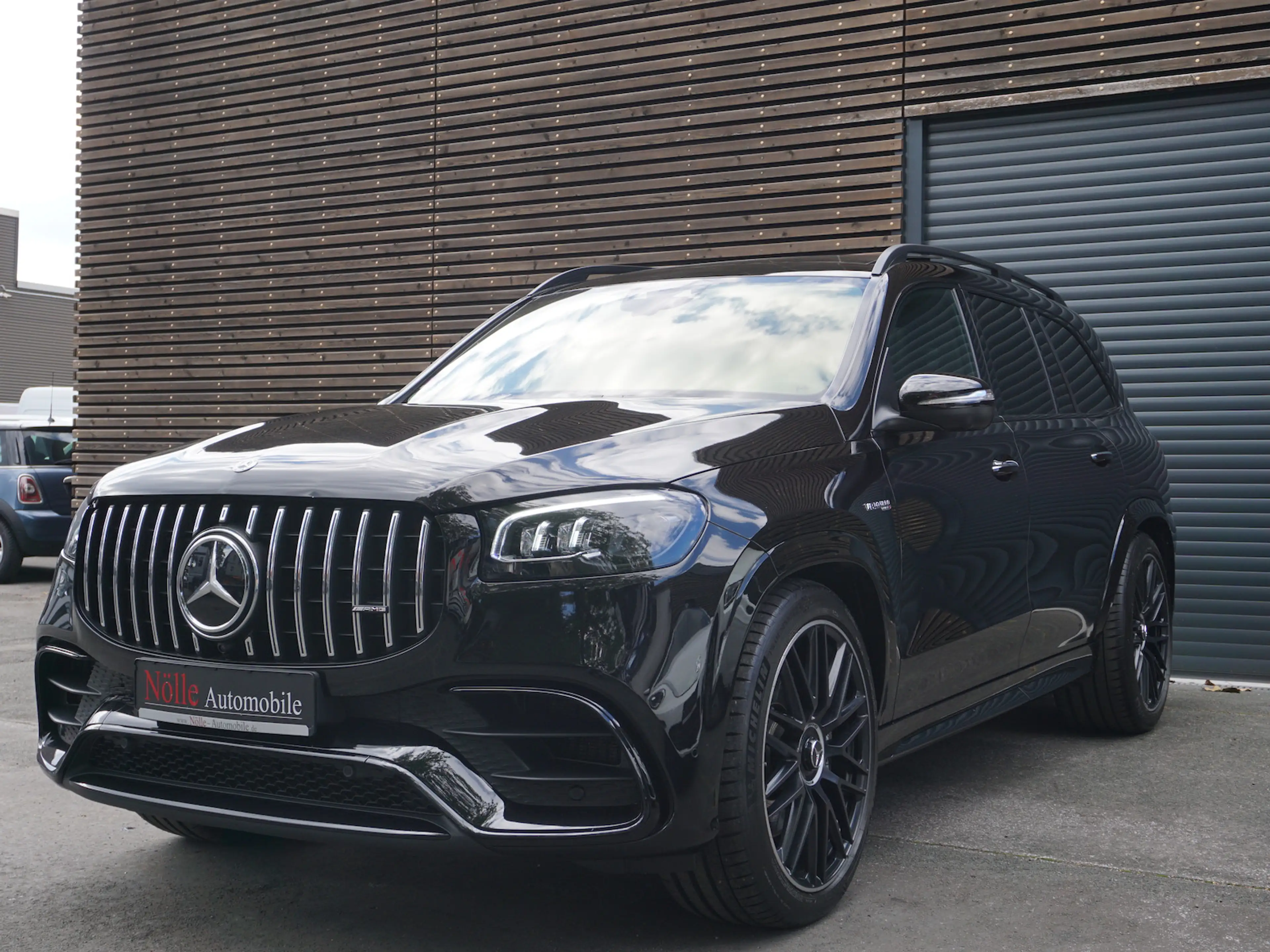 Mercedes-Benz GLS 63 AMG 4M+ Carbon Driver´s Pano Exklusiv 23´ — photo 4