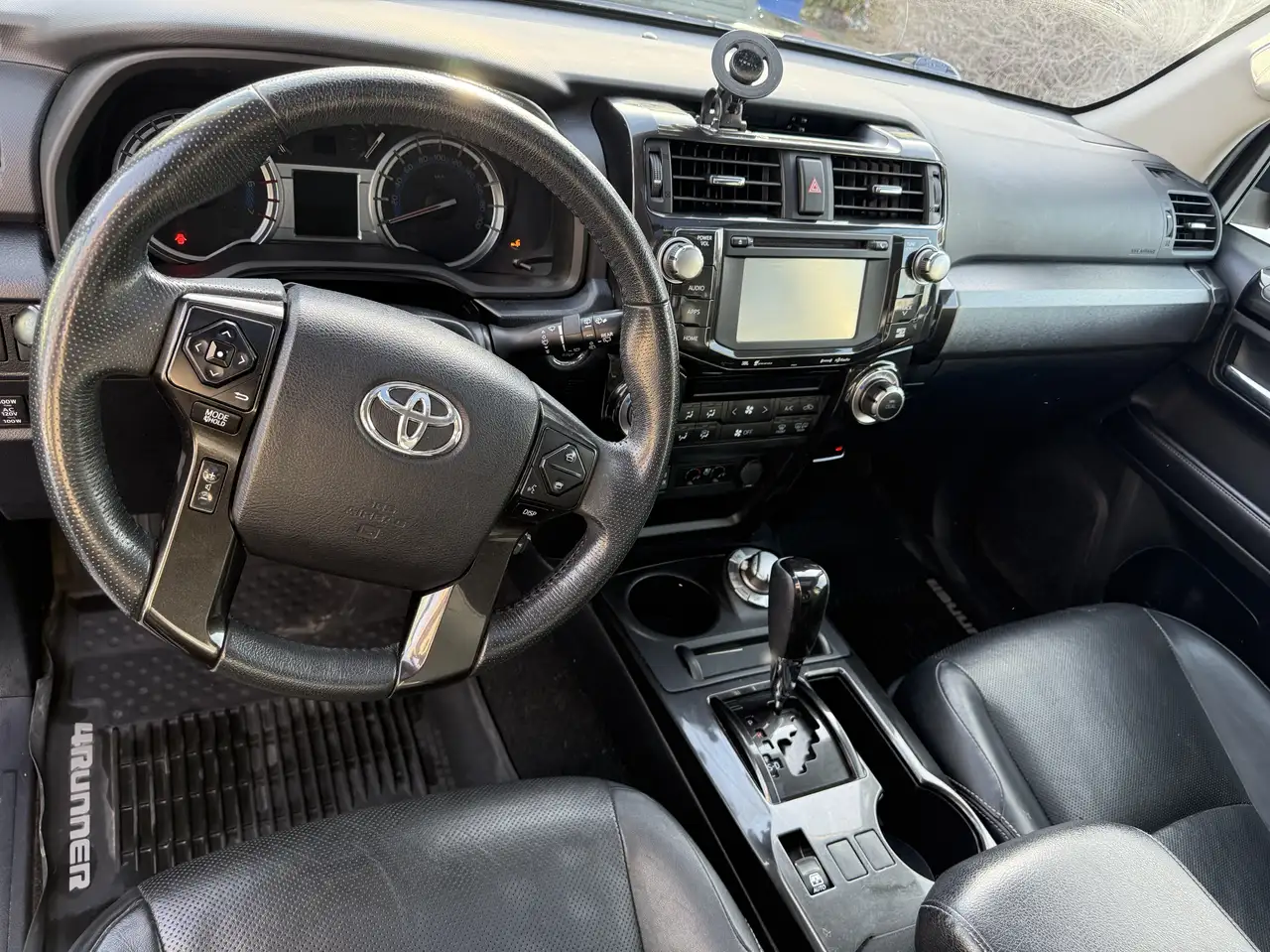 Toyota 4-Runner снимка Toyota 4-Runner