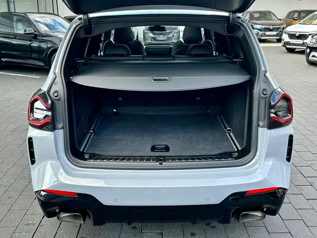 BMW X3 view 8