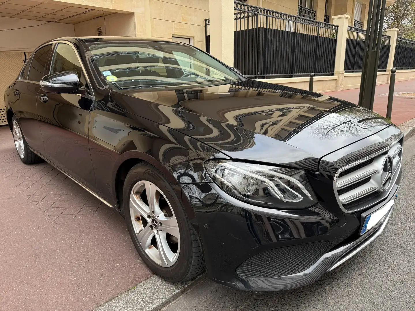 Mercedes-Benz E 220 E 220 D 194CH EXECUTIVE 9G-TRONIC Noir - 1