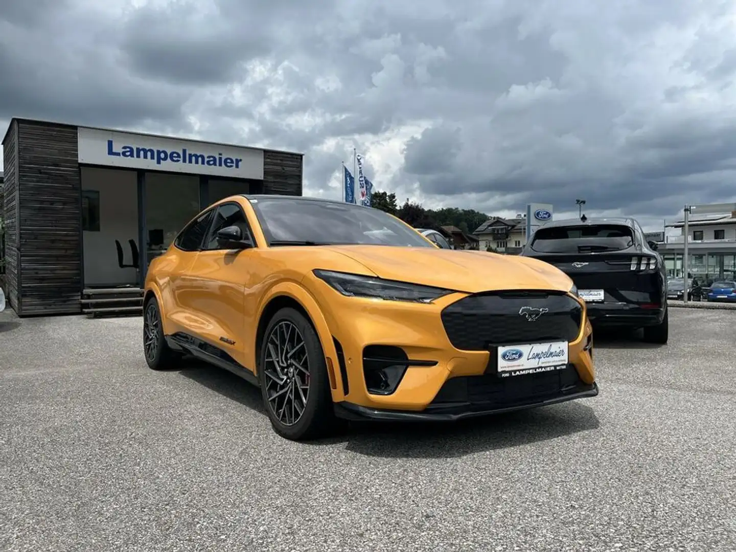 Ford Mustang Mach-E GT AWD Pomarańczowy - 1