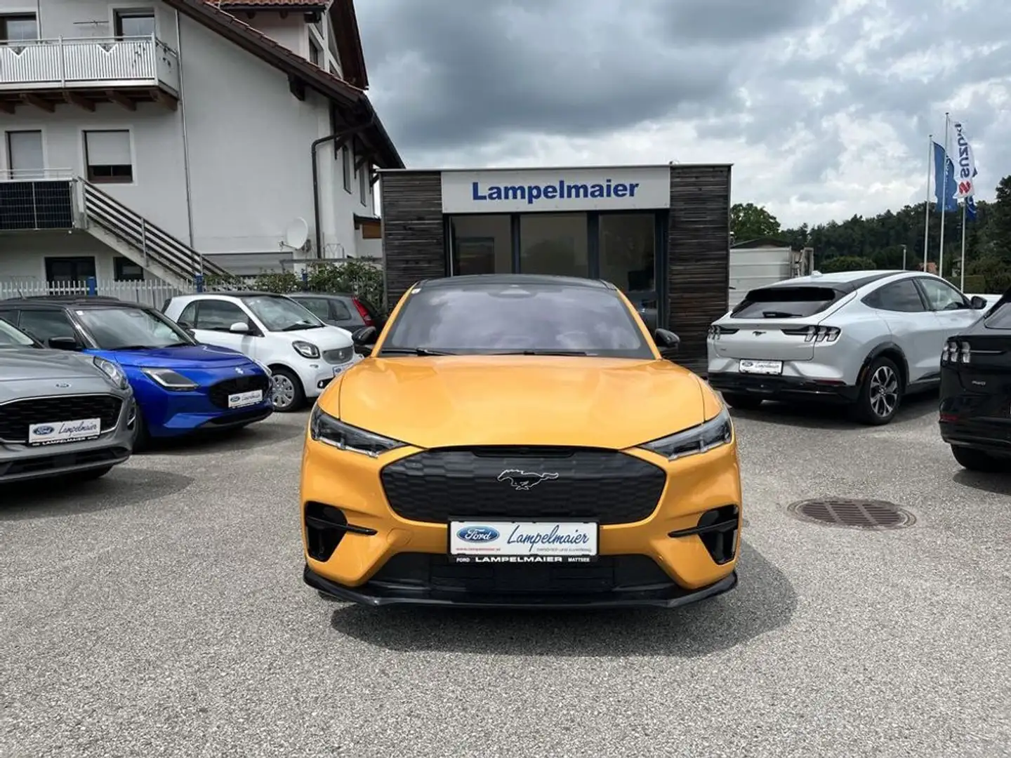Ford Mustang Mach-E GT AWD Pomarańczowy - 2