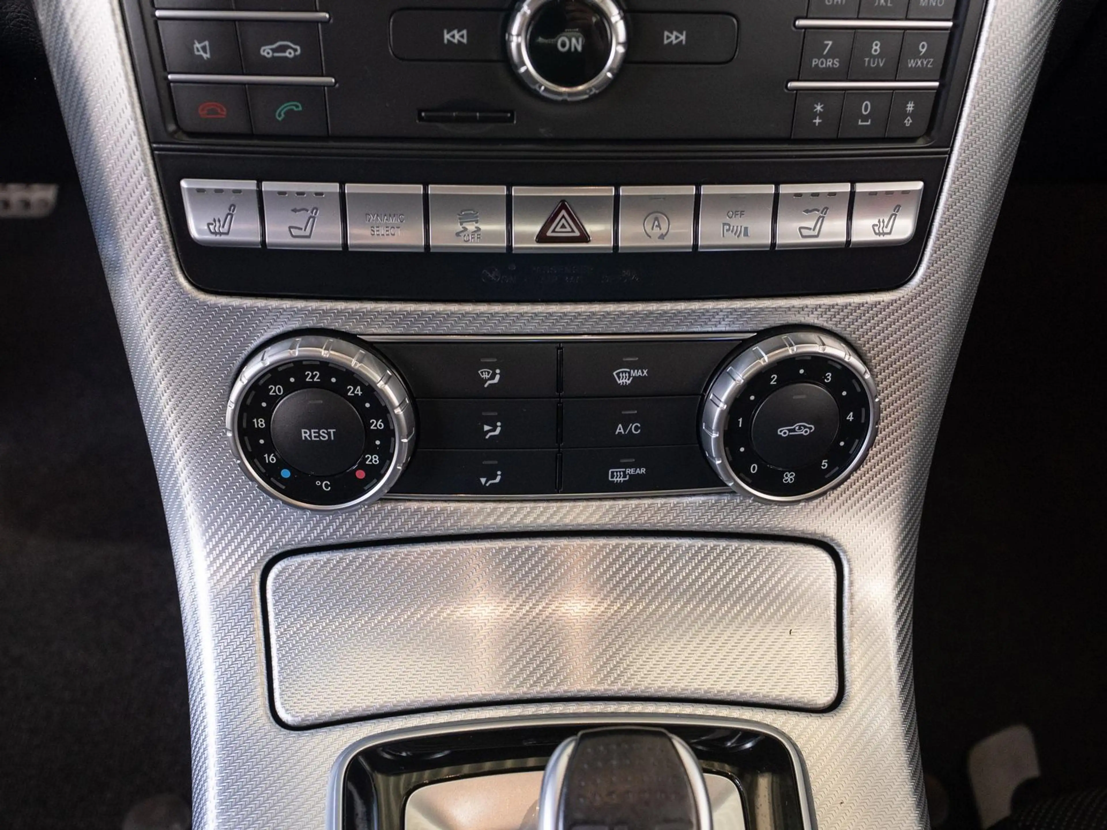 Mercedes-Benz SLC 200 9G-Tronic *AMG*PANO*PDC*AIRSCARF*LEDER* — photo 20