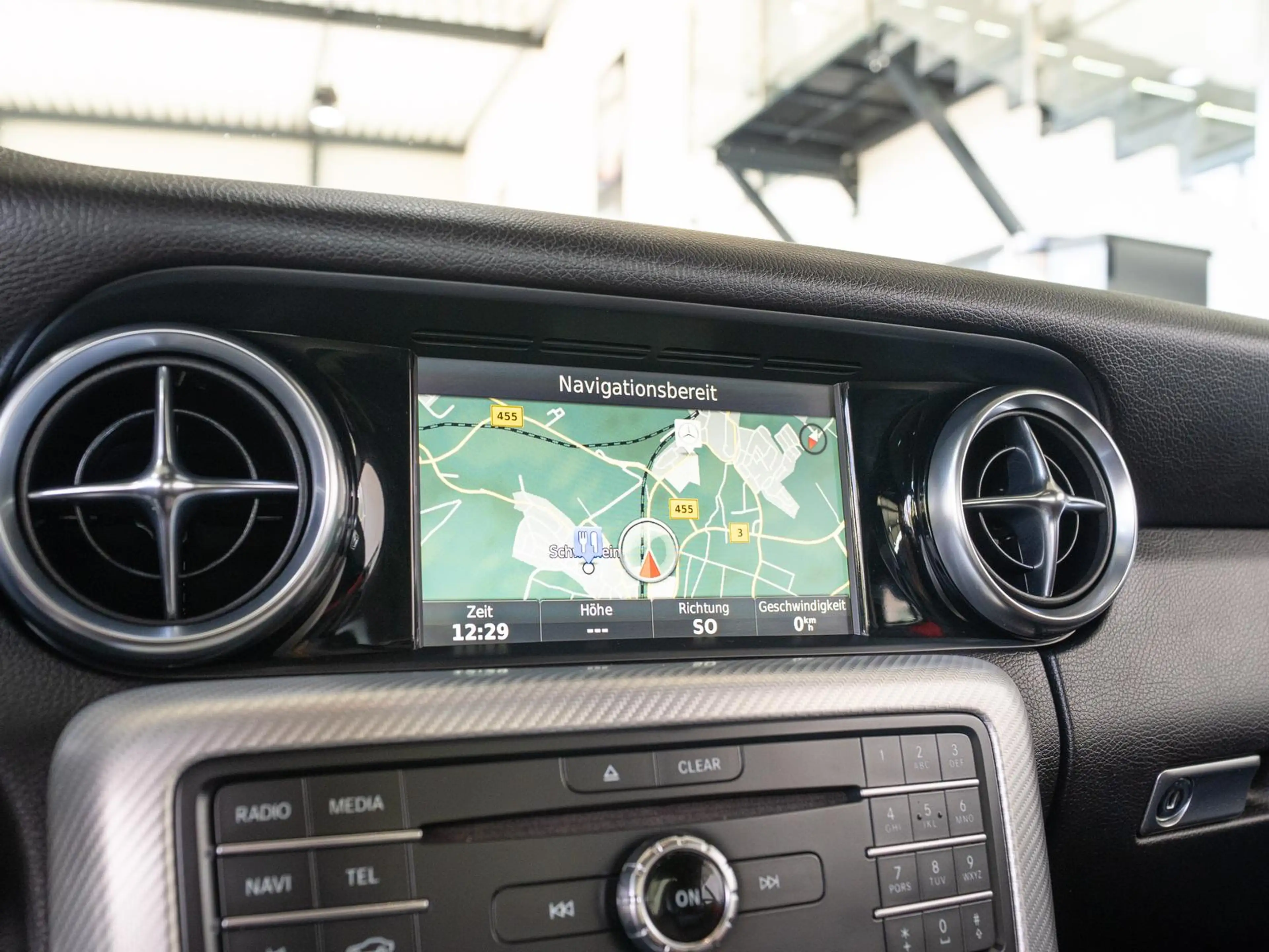 Mercedes-Benz SLC 200 9G-Tronic *AMG*PANO*PDC*AIRSCARF*LEDER* — photo 18