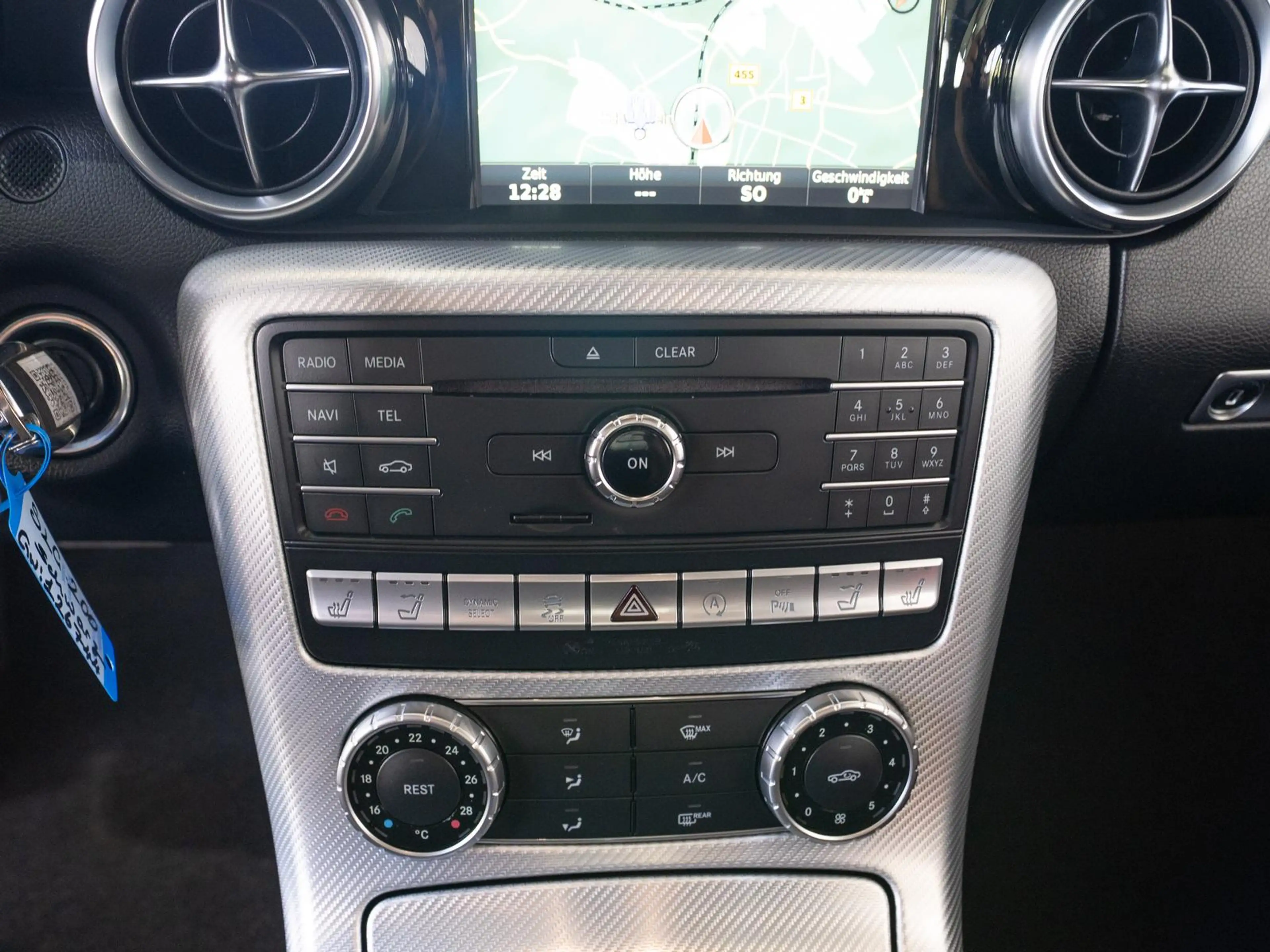 Mercedes-Benz SLC 200 9G-Tronic *AMG*PANO*PDC*AIRSCARF*LEDER* — photo 19