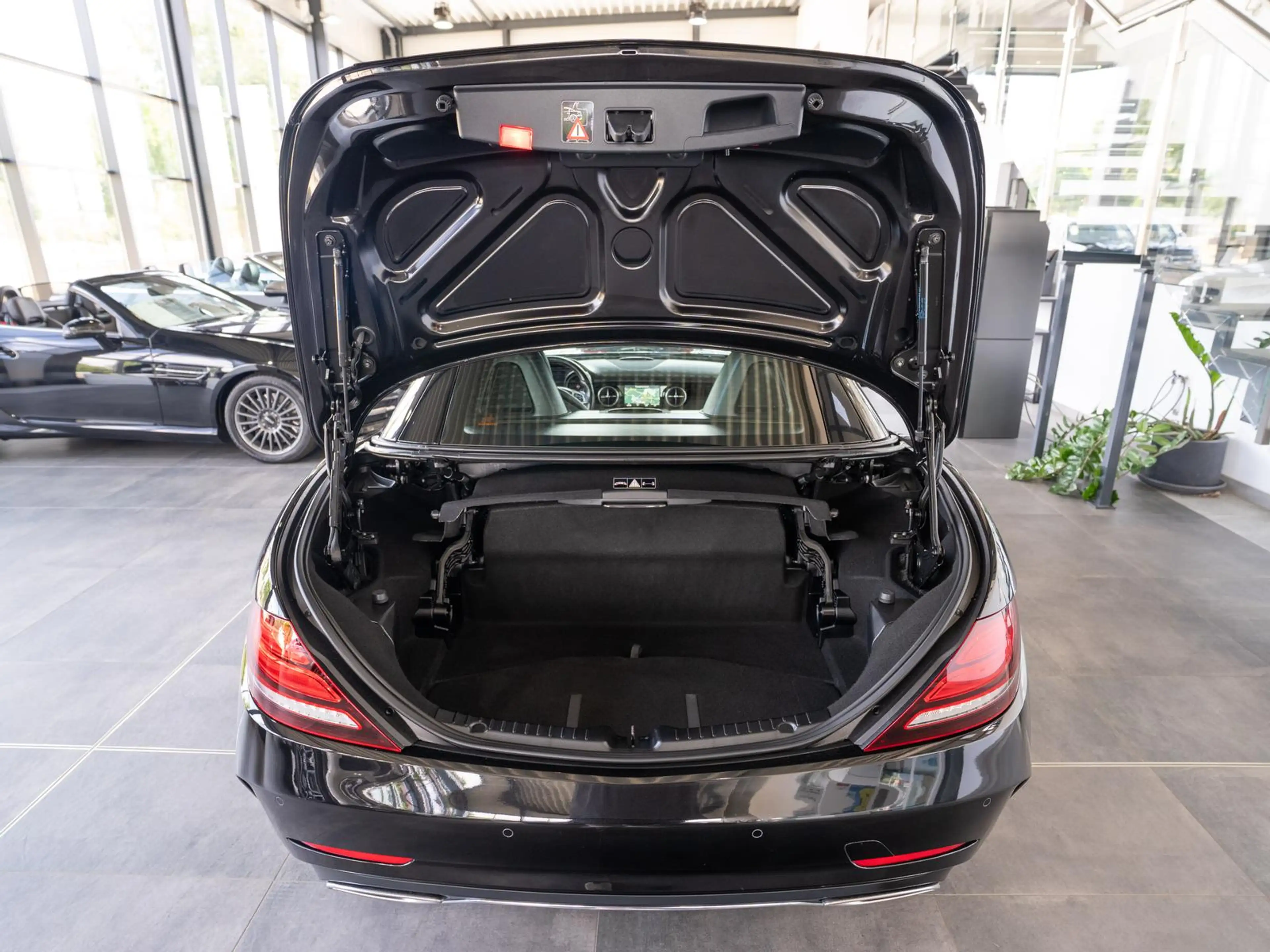 Mercedes-Benz SLC 200 9G-Tronic *AMG*PANO*PDC*AIRSCARF*LEDER* — photo 24