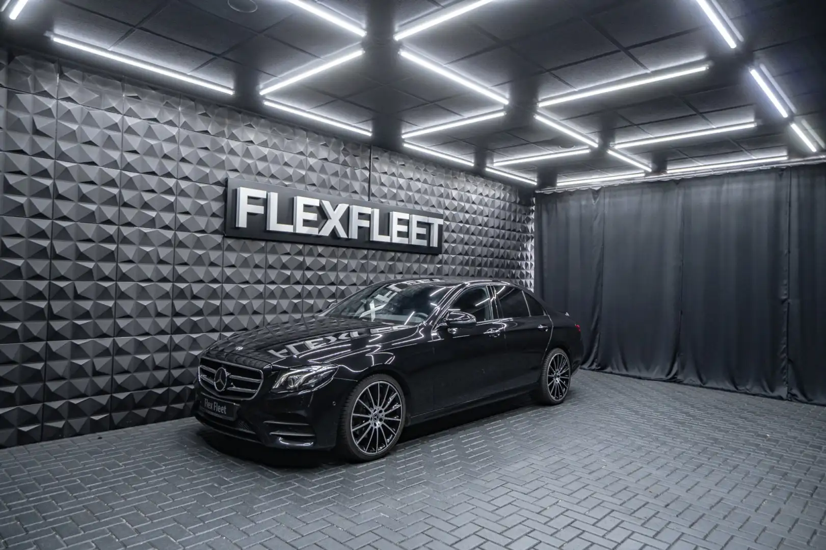Mercedes-Benz E 220 d AMG *Widescreen* Burmerster*360c* Schwarz - 1