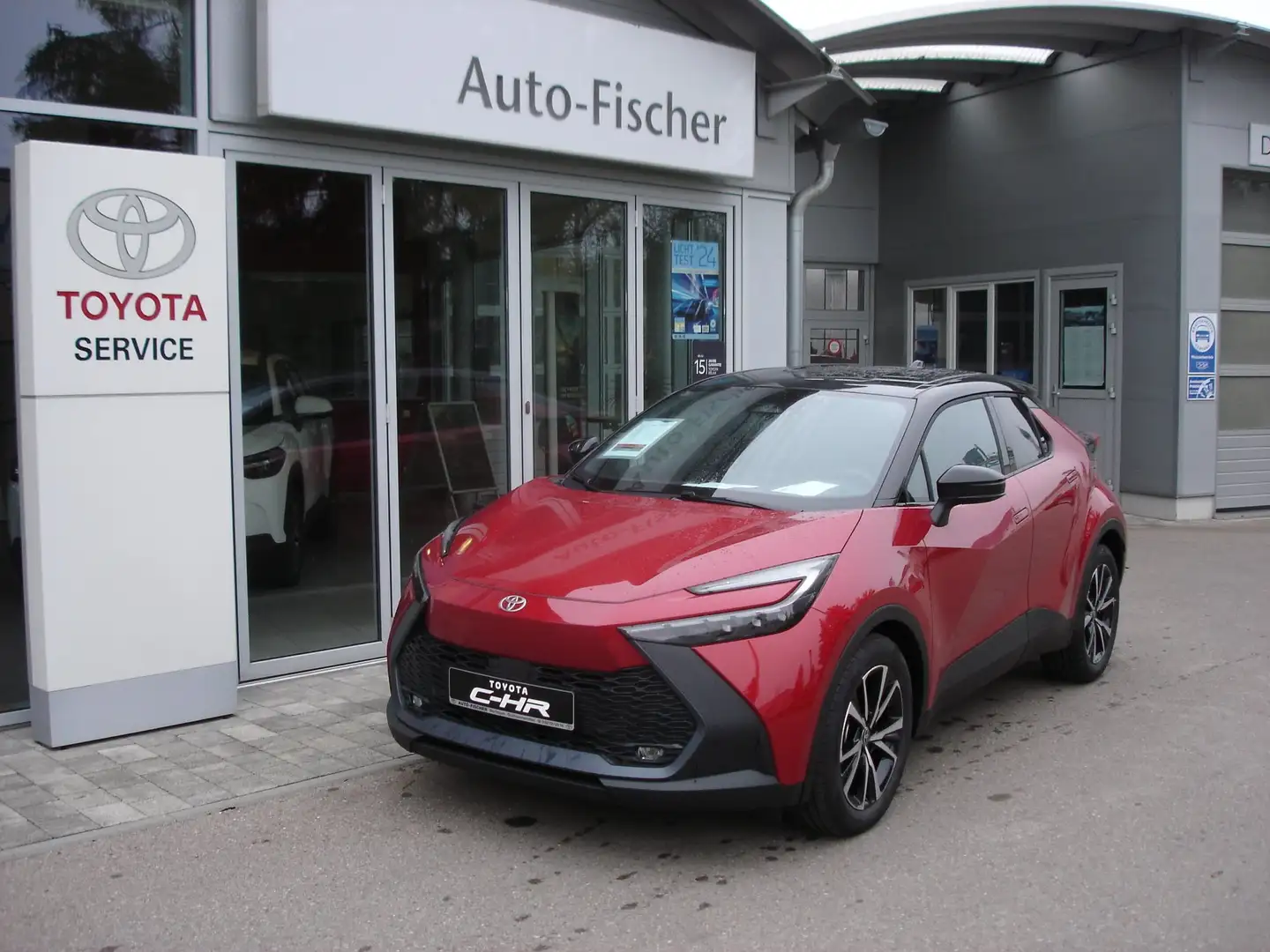 Toyota C-HR 1.8 Hybrid Team Deutschland Rot - 1