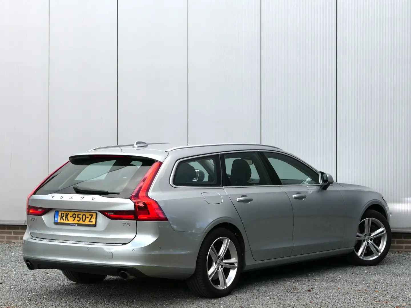 Volvo V90 T5 AUT 12 MND garantie Momentum Leer / Stuur verwa Grijs - 2