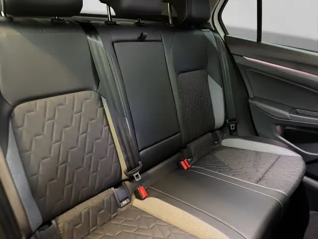Volkswagen Golf view 6