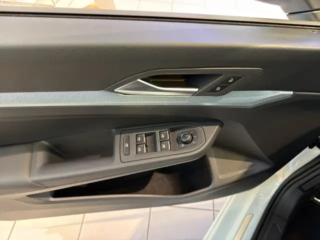 Volkswagen Golf view 8