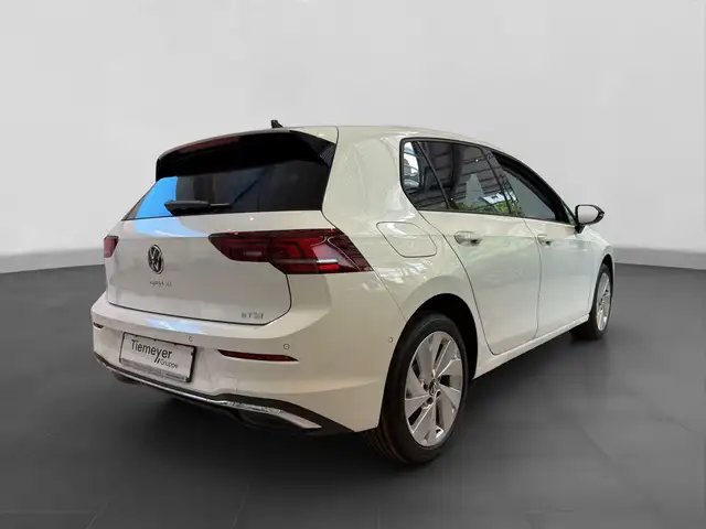 Volkswagen Golf view 3